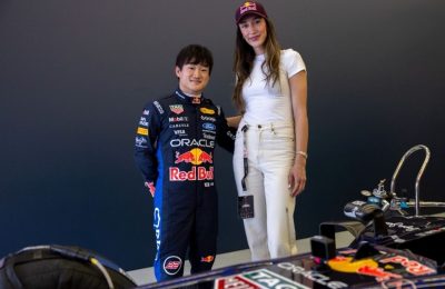 Hande Baladın Formula 1 pilotu ile bir arada