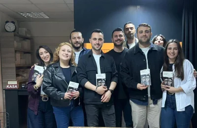 Caner Kaldı ilk romanının imza gününde okurlarıyla buluştu
