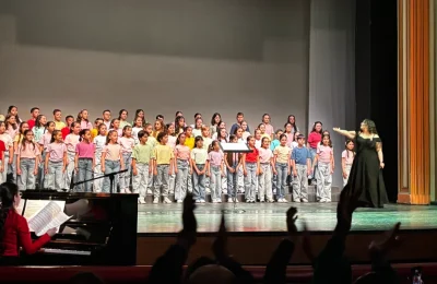 Operanın çocuk sesleri: Koro Şefi Öykücan Yavşan ile sahne arkasına yolculuk