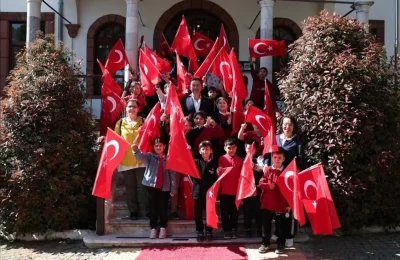 Muğla Büyükşehir Belediye Başkanı Ahmet Aras “23 Nisan millet iradesinin tarihe yazıldığı gündür” dedi