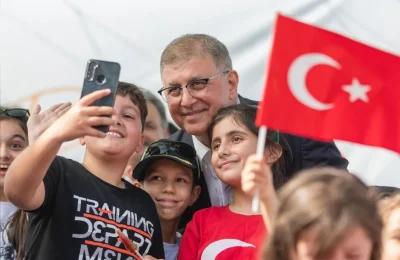 İZMİR BÜYÜKŞEHİR BELEDİYE BAŞKANI DR. CEMİL TUGAY: “EN BÜYÜK GÜCÜMÜZ YETİŞTİRDİĞİMİZ NESİLLERDİR”