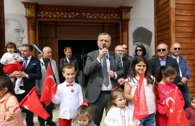 Manisa Yunusemre’de 23 Nisan Coşkusu 100. Yıl Meydanı’nda Renkli Görüntülere Sahne Oldu