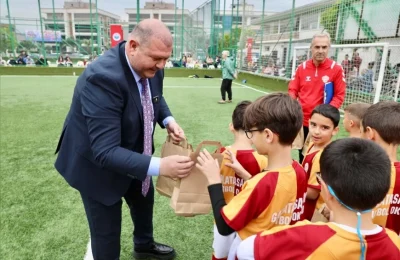 Menderes’te 23 Nisan Coşkusu Minik Kramponlar Futbol Turnuvası ile Sahaya Taşındı