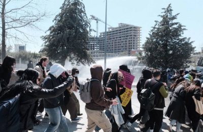 İzmir’de öğrencilere operasyon: Gençler üzerindeki baskı tırmanıyor