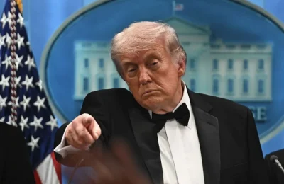 Trump, nükleer silah sahibi bir İran’ın ABD’yi “havaya uçuracağını”, İsrail’i de “yok edeceğini” söyledi
