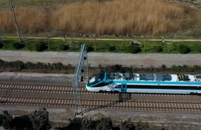 Türkiye’nin ilk hızlı treni saatte 225 kilometre hıza çıktı