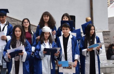 Mamak’ta  Yahya Kemal Ortaokulu’nda Yıl Sonu Şenliği ve Mezuniyet Coşkusu