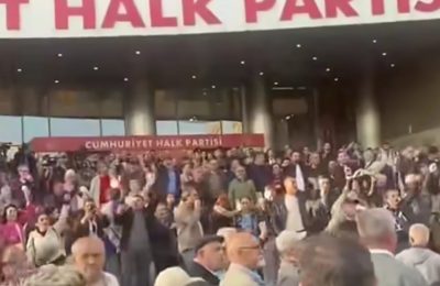 CHP’de “Mutlak Butlan” Krizi: Partililer Genel Merkez Önünde Toplandı.